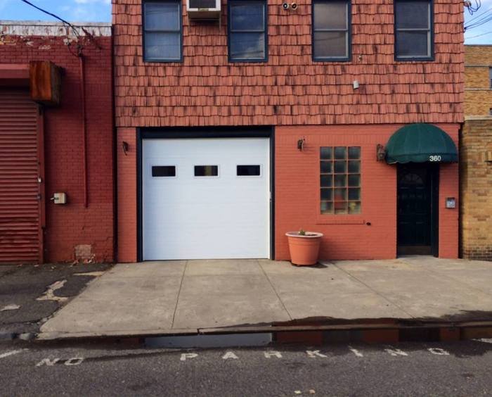 AMARR 2700 9'10x9'6, 24x 12' Windows. Profile Photos of Design Garage Doors 57 Harold Street - Photo 29 of 34