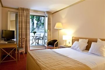  Profile Photos of Royal Garden Champs Elysees 218, 220 Rue Du Faubourg St Honore - Photo 1 of 2