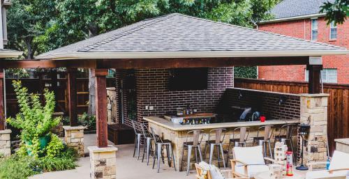  New Album of Panther City Arbor & Patio 621 South Fwy, 206 - Photo 2 of 2