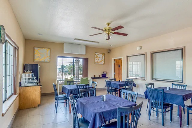  Profile Photos of OYO Hotel Yoakum West 104 Ellen May Rd - Photo 7 of 24