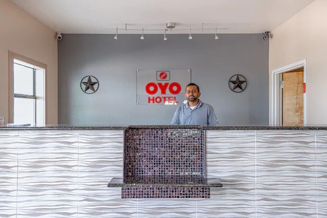  Profile Photos of OYO Hotel Yoakum West 104 Ellen May Rd - Photo 4 of 24