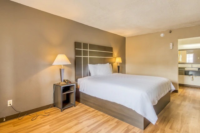  Profile Photos of OYO Hotel Jackson Fairgrounds I-55 390 Greymont Street - Photo 22 of 25