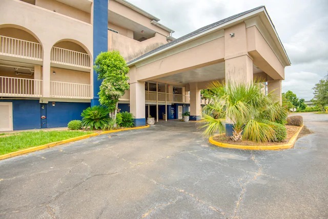  Profile Photos of OYO Hotel Jackson Fairgrounds I-55 390 Greymont Street - Photo 2 of 25