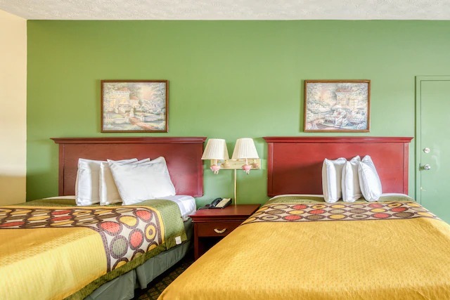  Profile Photos of OYO Hotel Grenada West 1451 Sunset Drive - Photo 29 of 35