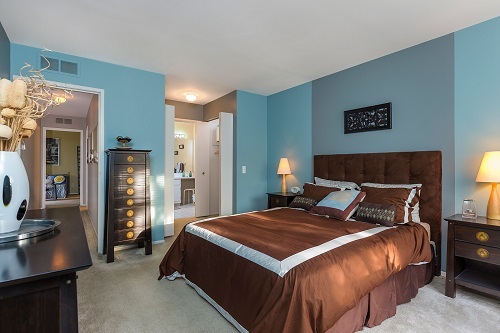  New Album of Village Club Apartments of Farmington Hills 39365 Village Green Boulevard - Photo 1 of 3