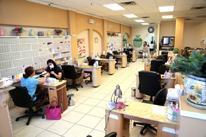  Profile Photos of Saloneer 320 Tweedsmuir Ave - Photo 13 of 15