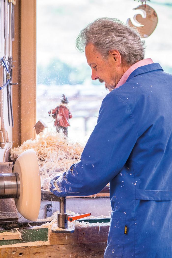  Woodcarver Klaus Kirchler of Holzschnitzerei Klaus Kirchler Frazione Costa Molini, 48 - Photo 17 of 18