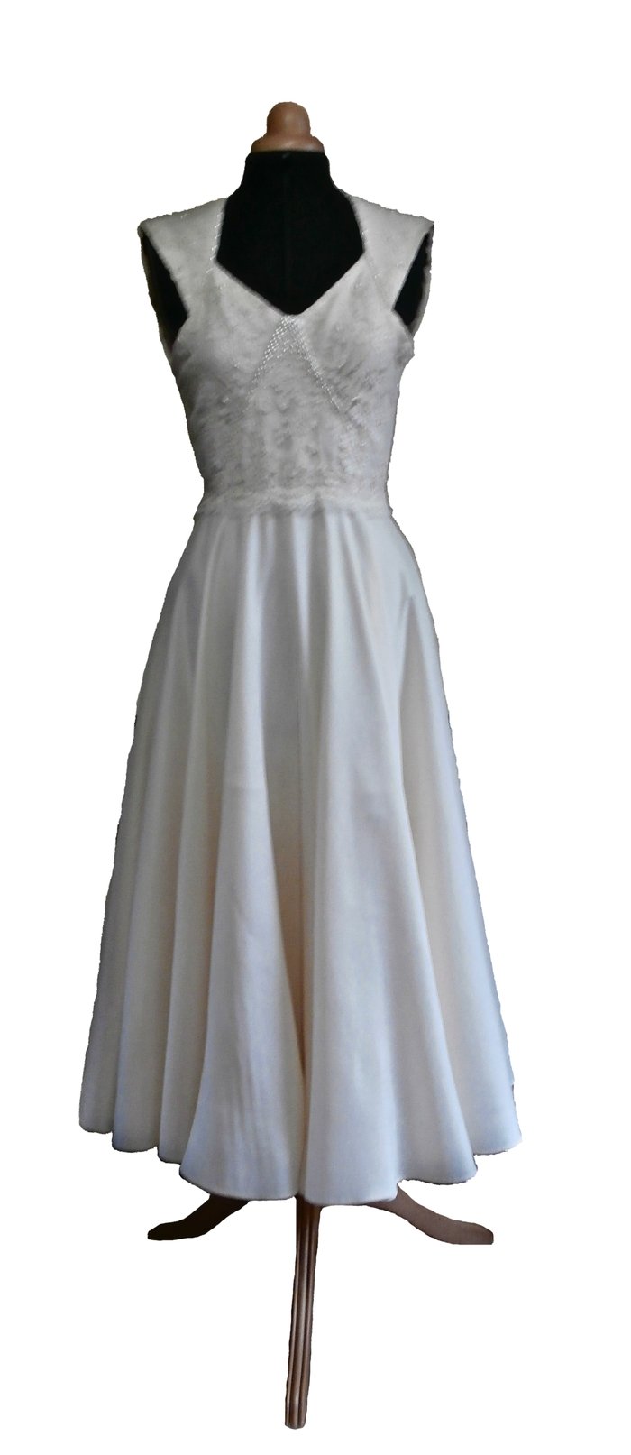 Hand beaded Thai silk and corded lace wedding dress       Profile Photos of Anne Fontenoy 36a Clifton Road - Photo 2 of 8