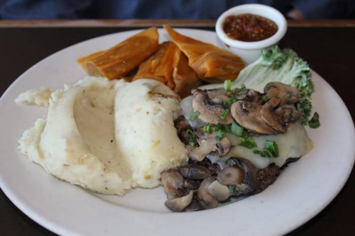  Profile Photos of Hyde Park Bar & Grill South 4521 Westgate Blvd - Photo 7 of 20