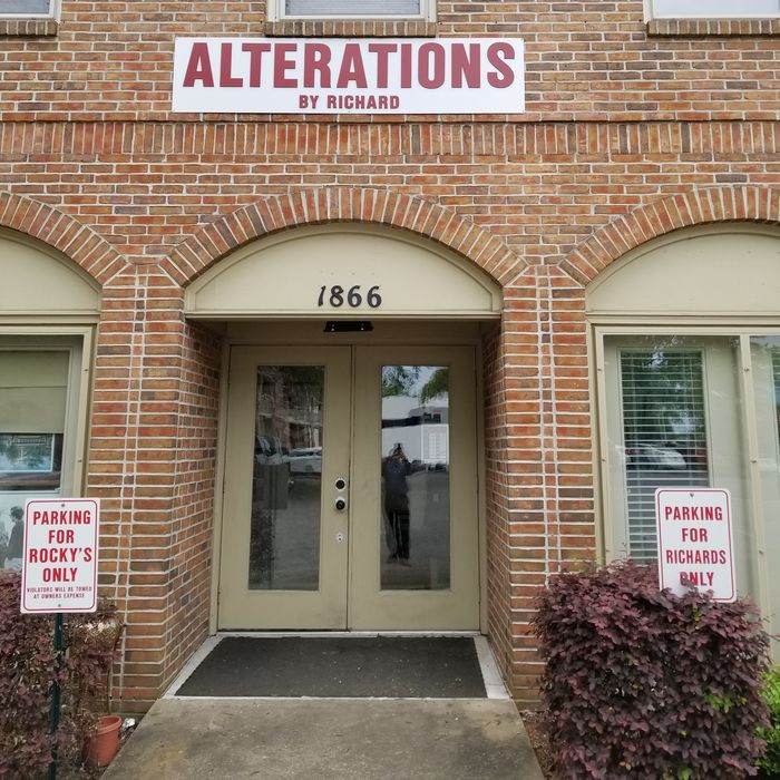  Profile Photos of Rocky's Alterations and Men's Wear 1866 Poplar Crest Cove - Photo 1 of 5