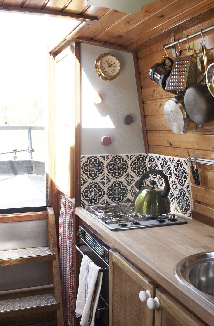 Reverse layout - step off the back deck into the galley. 'Gloria' (2-4 berth) & 'Queenie' (2 berth). of Star Narrowboat Holidays 14 Quayside Close - Photo 2 of 16 Reverse layout - step off the back deck into the galley. 'Gloria' (2-4 berth) & 'Queenie' (2 berth). of Star Narrowboat Holidays 14 Quayside Close - Photo 2 of 16