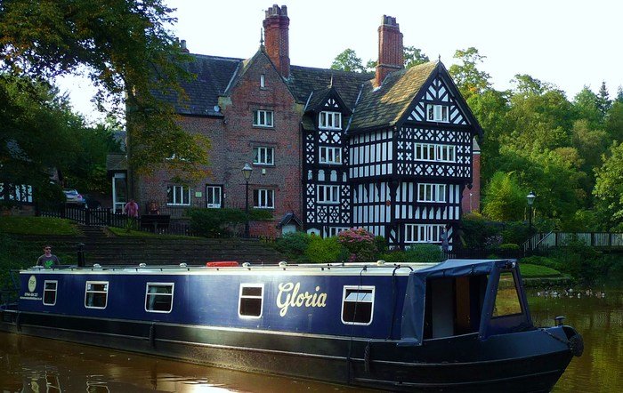 We are based on the historical Bridgewater canal  'Gloria' (2-4 berth) & 'Queenie' (2 berth). of Star Narrowboat Holidays 14 Quayside Close - Photo 12 of 16