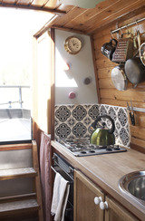 Reverse layout - step off the back deck into the galley. Star Narrowboat Holidays 14 Quayside Close 