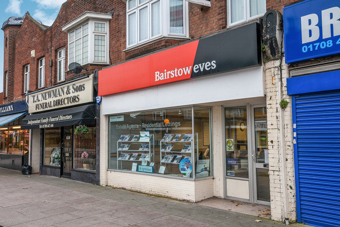  New Album of Bairstow Eves Gidea Park Library, Balgores Lane Gidea Park - Photo 1 of 8