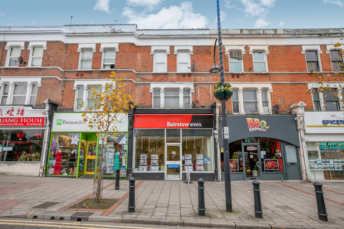  New Album of Bairstow Eves Lettings 68 High Street Wanstead Wanstead - Photo 3 of 8