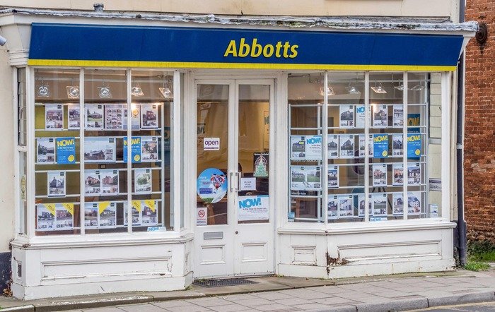OLYMPUS DIGITAL CAMERA New Album of Abbotts Countrywide 7 Oak Street - Photo 2 of 4