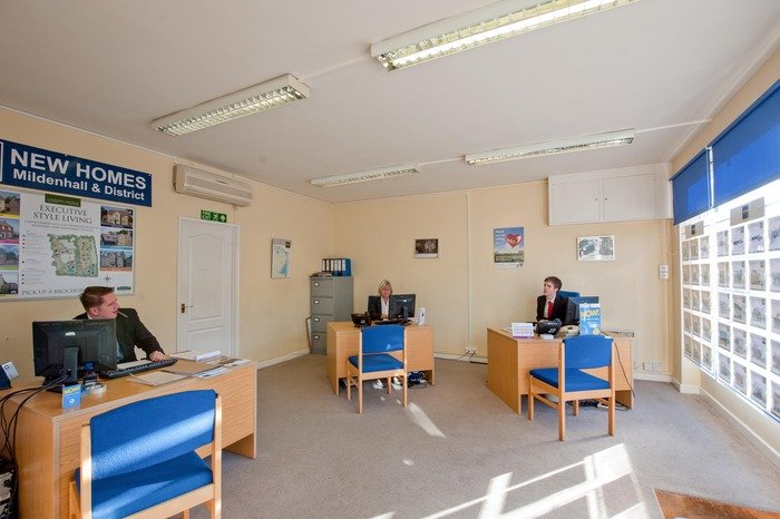  New Album of Abbotts Countrywide 39-41 King Street Mildenhall - Photo 3 of 5