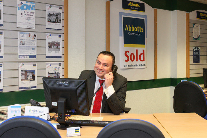  New Album of Abbotts Countrywide 46 Broadway - Photo 2 of 6