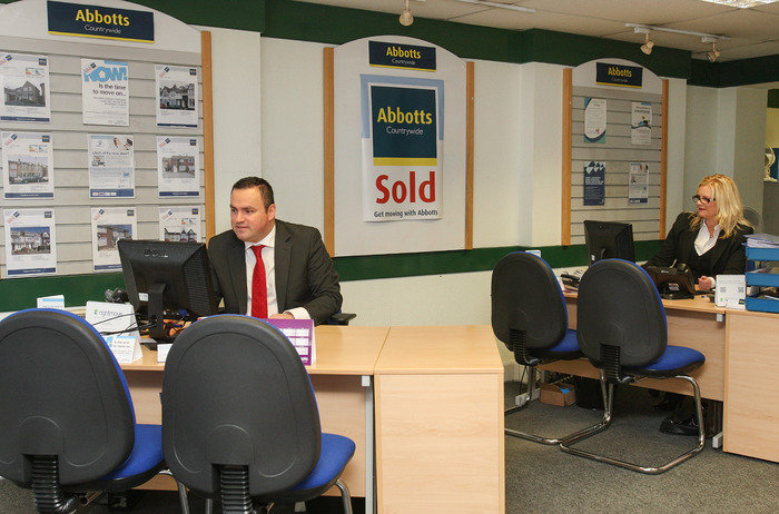 New Album of Abbotts Countrywide 46 Broadway - Photo 3 of 6