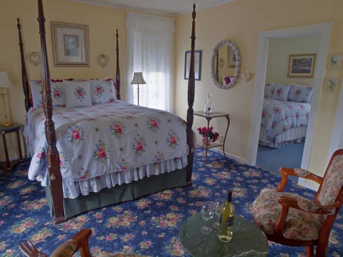  Profile Photos of Shady Oaks Country Inn - Napa Valley Bed and breakfast 399 Zinfandel Lane - Photo 2 of 12