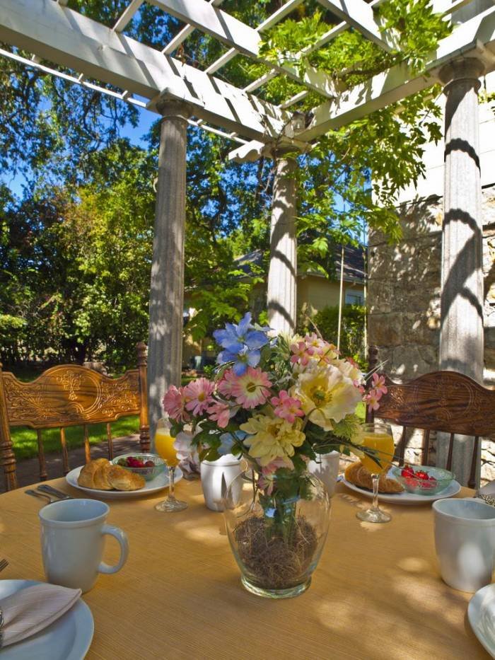  Profile Photos of Shady Oaks Country Inn - Napa Valley Bed and breakfast 399 Zinfandel Lane - Photo 5 of 12