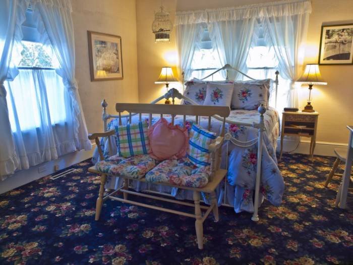  Profile Photos of Shady Oaks Country Inn - Napa Valley Bed and breakfast 399 Zinfandel Lane - Photo 7 of 12