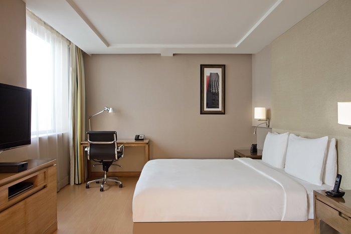 King Bedroom Hidden Jewel in Bangalore City of DoubleTree Suites by Hilton Hotel Bangalore Sarjapur Main Road - Photo 5 of 8