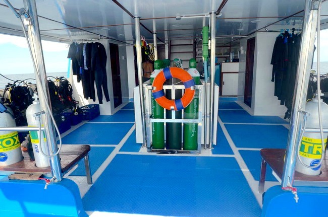 MV Smiling Seahorse Dive platform  The Smiling Seahorse cruises album of The Smiling Seahorse 170 ruangrat Street - Photo 14 of 18