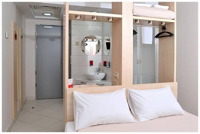 Rooms of Hello Hotels Calea Grivitei nr. 143 - Photo 4 of 6