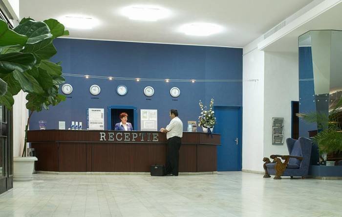  Interior of Hotel Continental Drobeta Turnu-Severin Bd. Carol I nr.2 - Photo 1 of 5