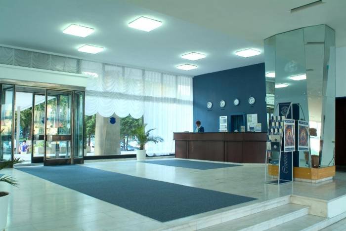  Interior of Hotel Continental Drobeta Turnu-Severin Bd. Carol I nr.2 - Photo 2 of 5