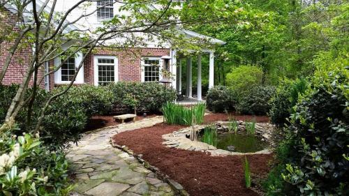  Profile Photos of Davis Kee Outdoor 2404 Commerce Street - Photo 2 of 4