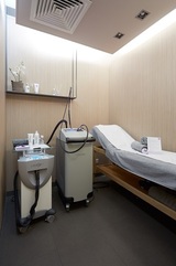  ThÃ©rapie Clinic Unit 233, The Glades Shopping Centre High Street 