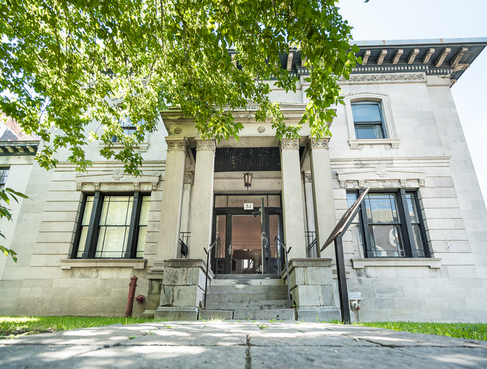  Profile Photos of Rentals.ca 51 Rue Sherbrooke Ouest, Suite 211 - Photo 3 of 6