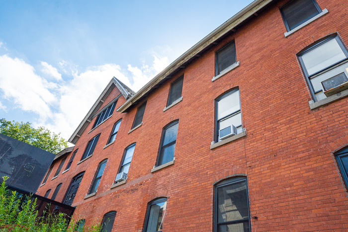  Profile Photos of Rentals.ca 51 Rue Sherbrooke Ouest, Suite 211 - Photo 4 of 6