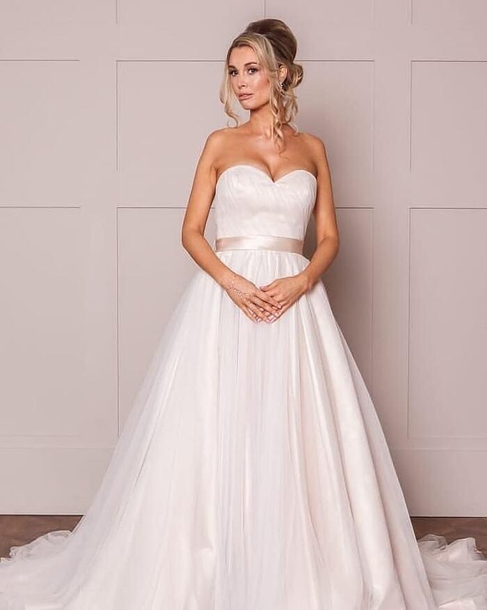  New Album of Beautiful Day Bridal Unit 19, Flexspace Business Centre, Yarm Industrial Estate, Lingfield Way - Photo 7 of 8