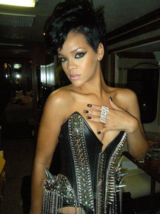 Rihanna wearing Minx Minx of Enchanting Beauty Mobile Beauty & Holistic Therapist Mobile Beauty & Holistic Therapist - Photo 6 of 10