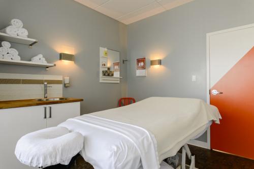  Profile Photos of Muscle Matters #201, 18332 Lessard Road NW - Photo 3 of 4