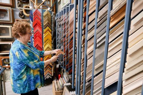  Profile Photos of Creative Framing & Gift Gallery 2357 South Tamiami Trail #6 - Photo 3 of 4
