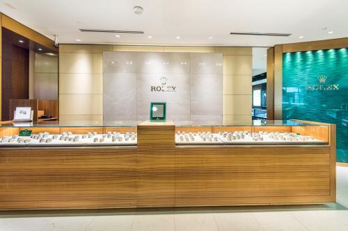  New Album of Fink's Jewelers Short Pump Town Center 11800 West Broad Street, #1240 - Photo 2 of 3