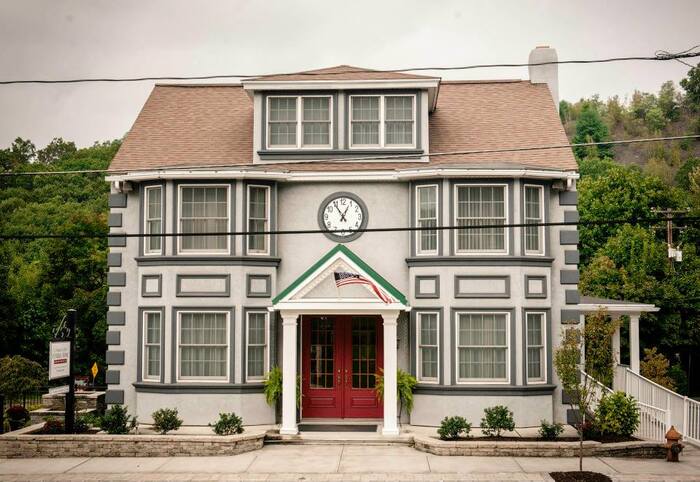  Profile Photos of E. Franklin Griffiths Funeral Home & Cremation Services, Inc. 655 E Broad St - Photo 7 of 11