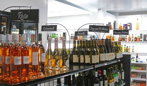  Profile Photos of Juicefly Wine & Spirits | Alcohol Delivery 10725 Jefferson Blvd - Photo 2 of 3