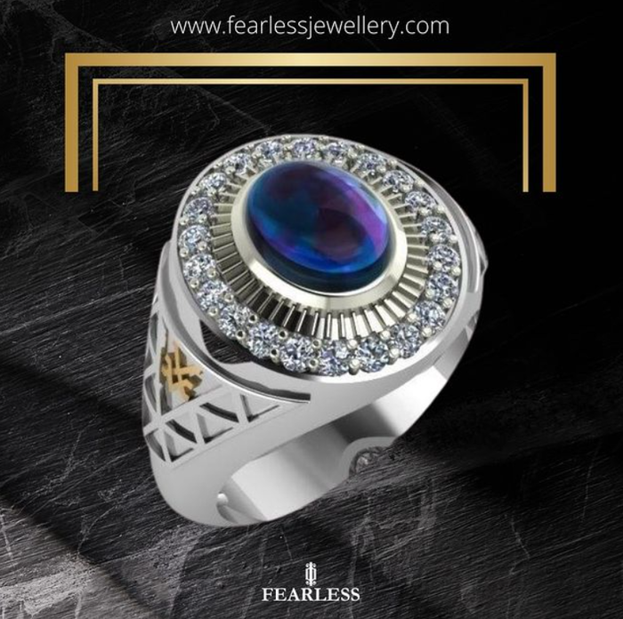 Men's Signet ring in 18k white gold with blue cabochon sapphire and diamonds. New Album of FEARLESS JEWELLERY | SAINT-LUCIA Sunny Acres - Photo 5 of 5 Men's Signet ring in 18k white gold with blue cabochon sapphire and diamonds. New Album of FEARLESS JEWELLERY | SAINT-LUCIA Sunny Acres - Photo 5 of 5