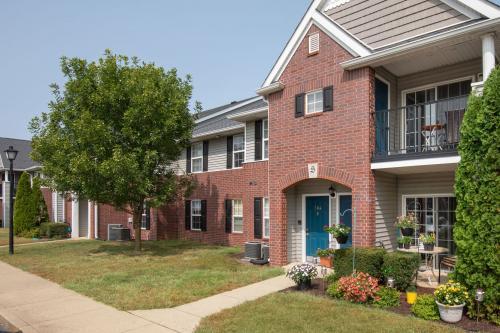  New Album of Stonegate Apartments 1001 Stonegate Drive - Photo 2 of 2