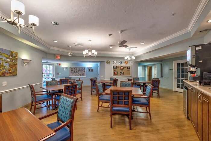 Discovery Commons At Bradenton offers superior senior living programs in Bradenton, FL with an outstanding assisted living lifestyle option. Our community is among only 36 communities nationwide to offer the exclusive SHINEÂ® Memory Care program. Profile Photos of Discovery Commons At Bradenton 2614 43rd St W - Photo 10 of 12