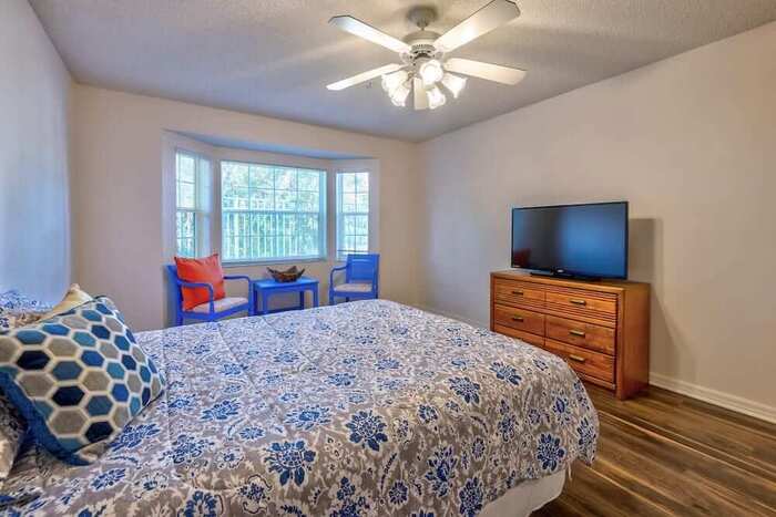 Discovery Commons At Bradenton offers superior senior living programs in Bradenton, FL with an outstanding assisted living lifestyle option. Our community is among only 36 communities nationwide to offer the exclusive SHINEÂ® Memory Care program. Profile Photos of Discovery Commons At Bradenton 2614 43rd St W - Photo 12 of 12