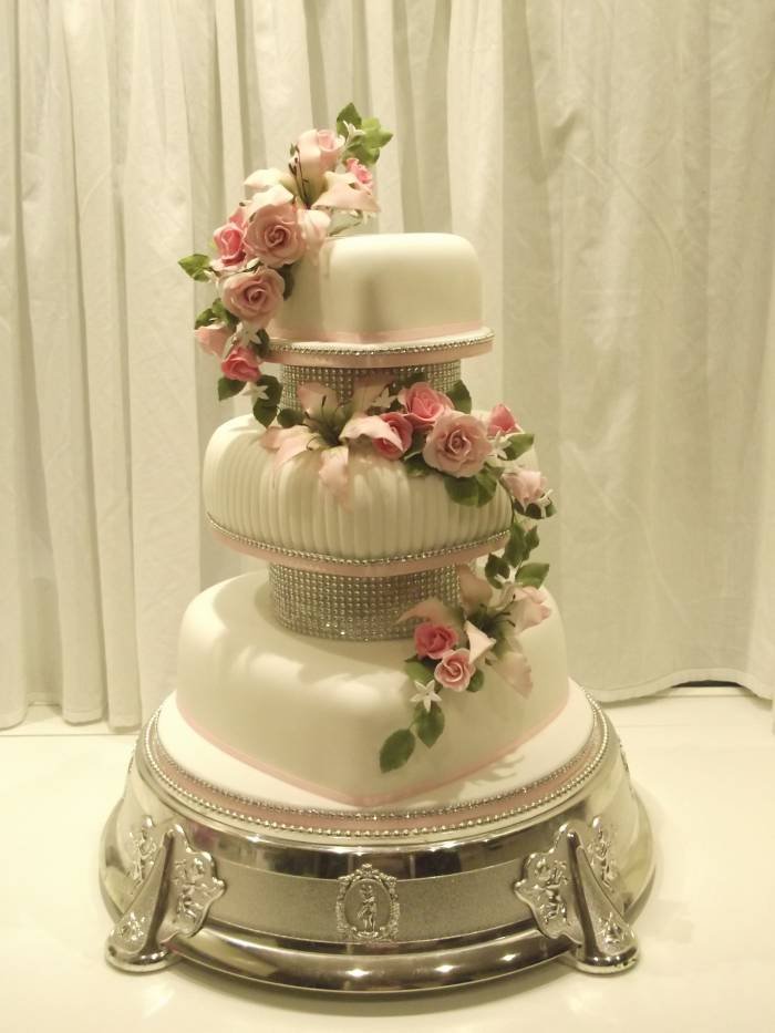 wedding cake by dream wedding creations Wedding Creations of Dream Wedding Creations Eastleigh Road - Photo 15 of 20