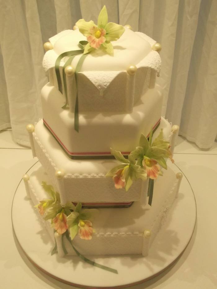 wedding cake by dream wedding creations Wedding Creations of Dream Wedding Creations Eastleigh Road - Photo 11 of 20