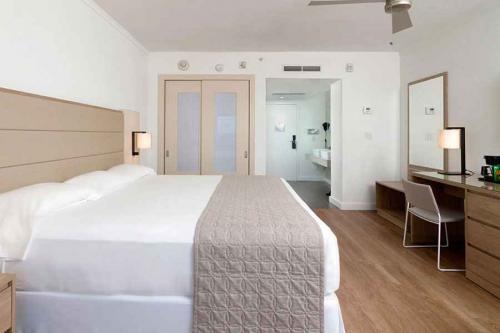  Profile Photos of Hotel Riu Plaza Miami Beach 3101 Collins Ave - Photo 3 of 4