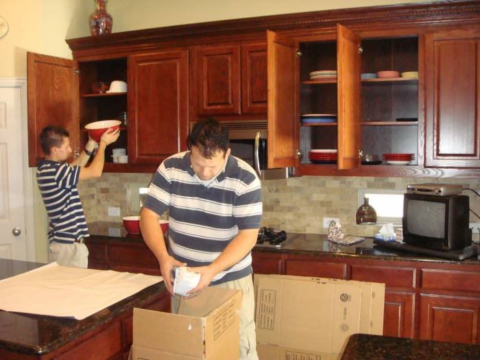  Profile Photos of Easy Moving Company 6004 Plum St - Photo 7 of 18